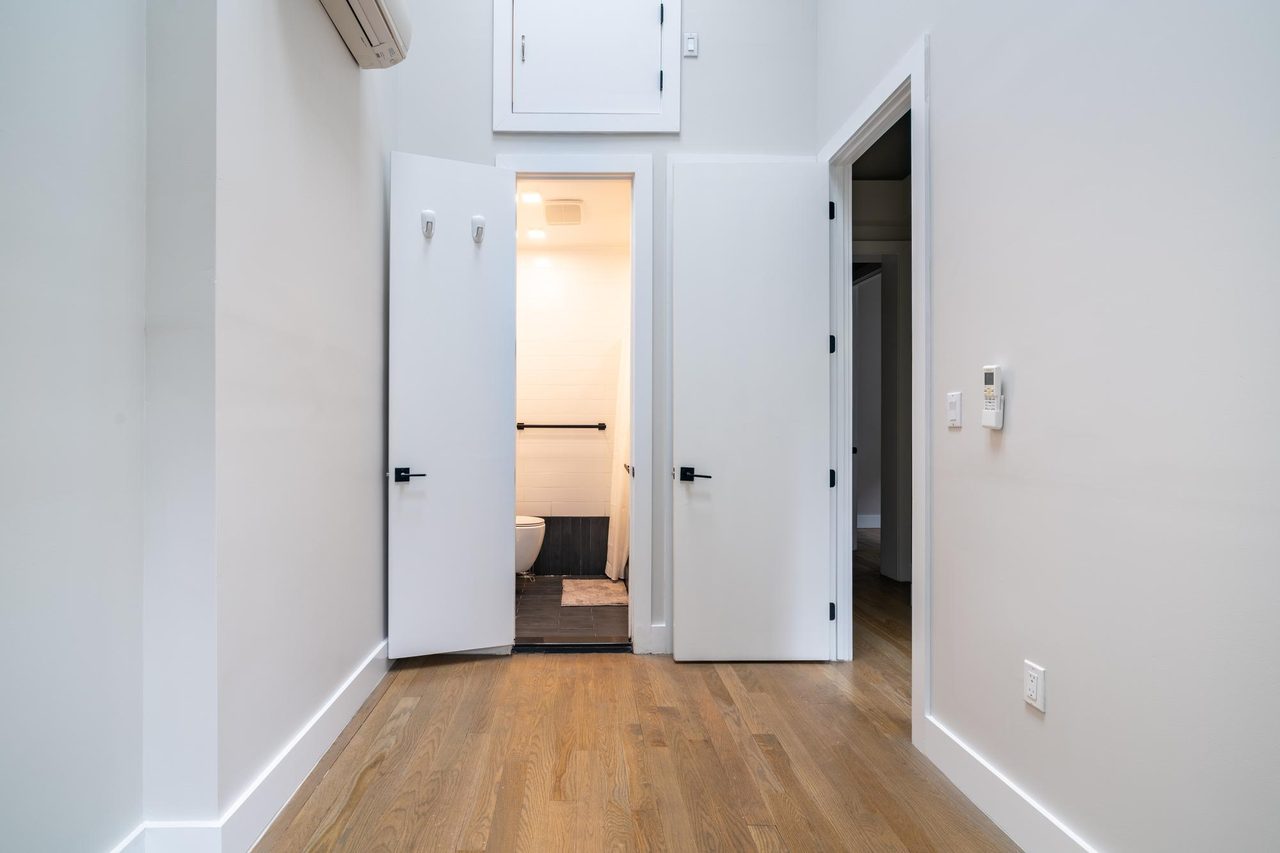 #1530: Williamsburg - Full Bedroom E W/Private Bathroom - 3