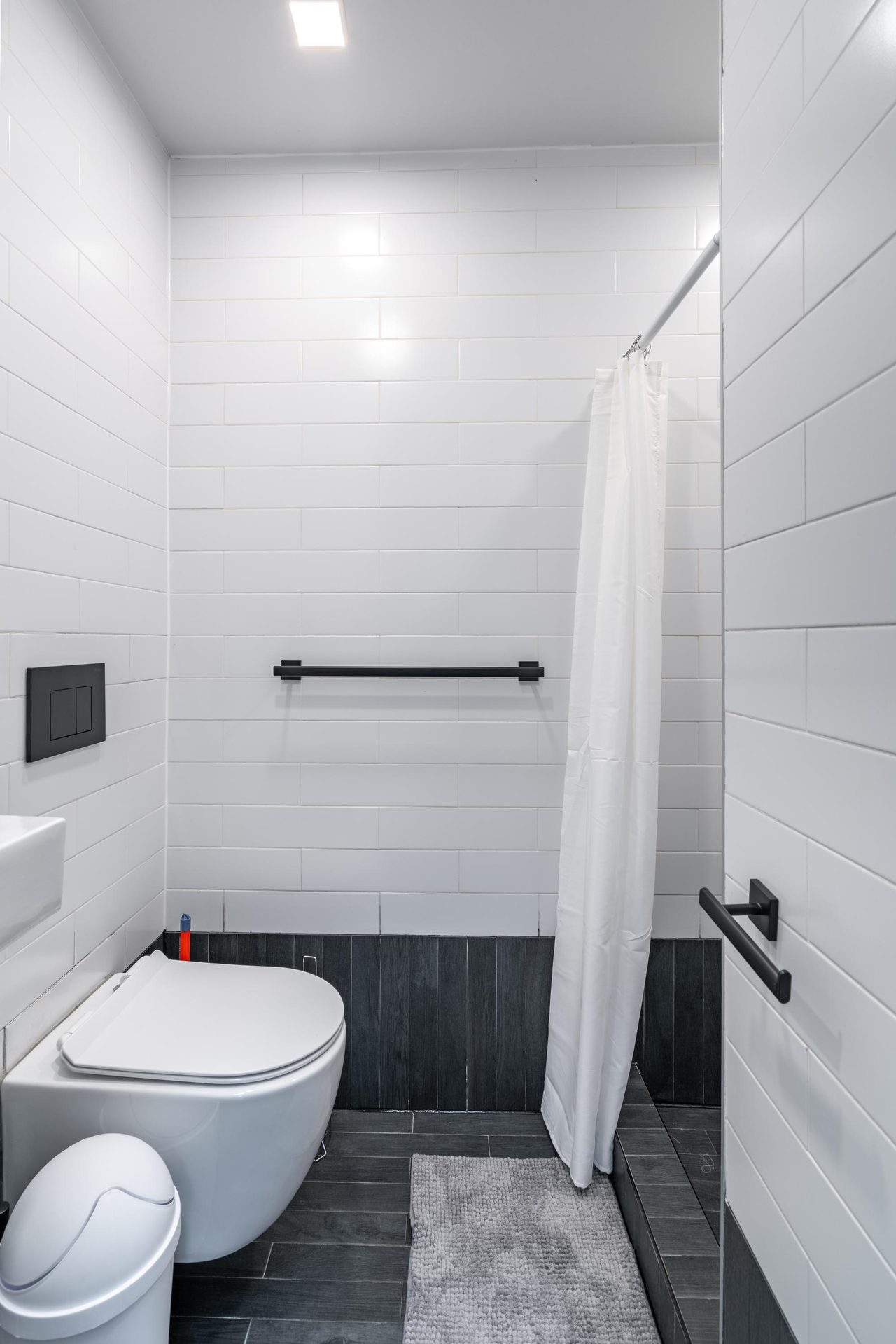 #1530: Williamsburg - Full Bedroom E W/Private Bathroom - 4