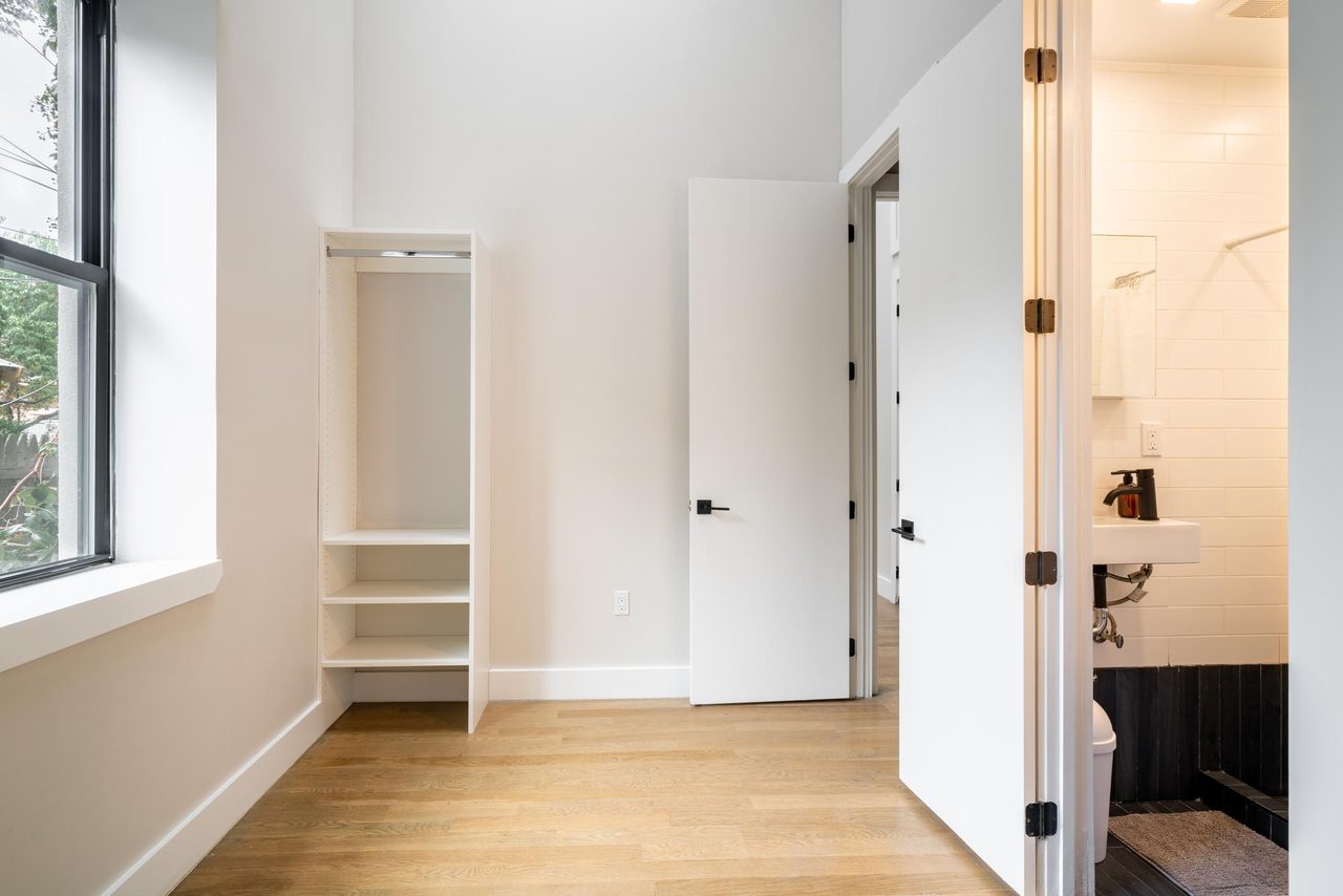 #1530: Williamsburg - Full Bedroom F W/Private Bathroom - 4