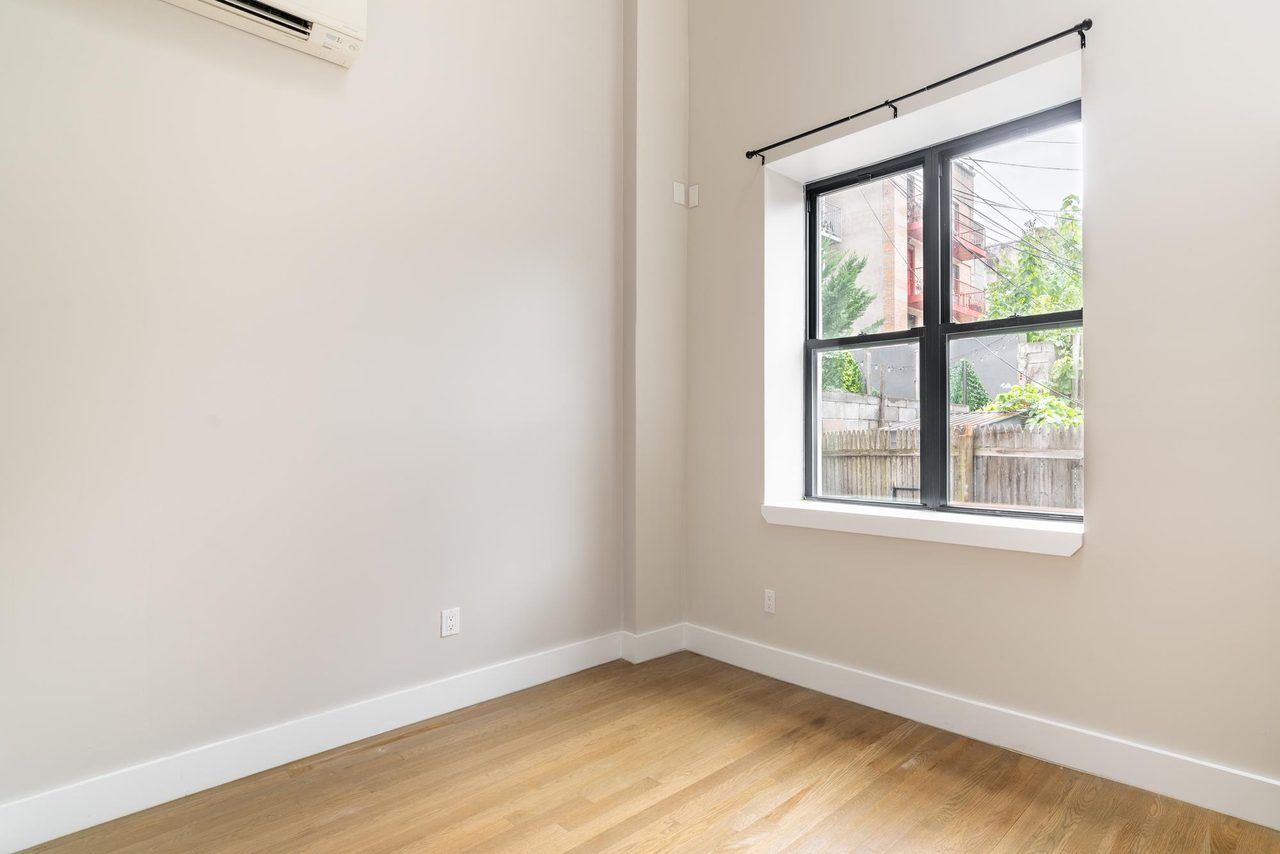 #1530: Williamsburg - Full Bedroom F W/Private Bathroom - 1