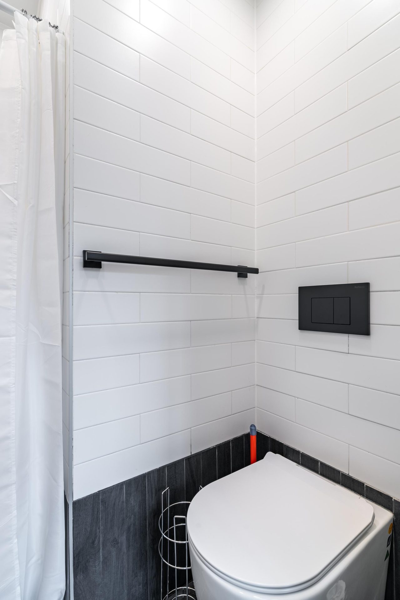 #1530: Williamsburg - Full Bedroom F W/Private Bathroom - 7