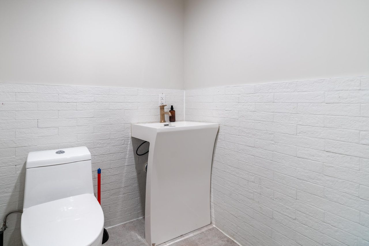 #1530: Williamsburg - Full Bedroom F W/Private Bathroom - 10