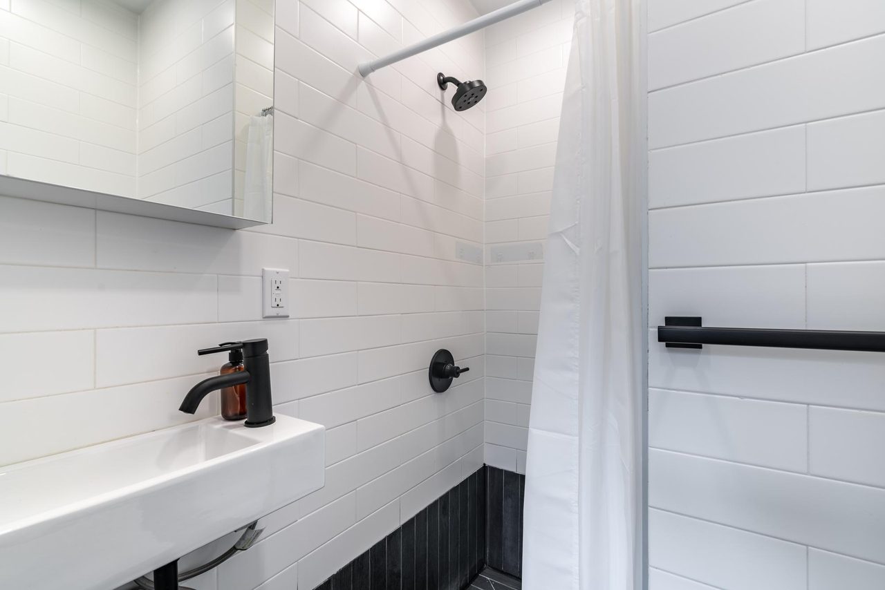 #1530: Williamsburg - Full Bedroom F W/Private Bathroom - 6