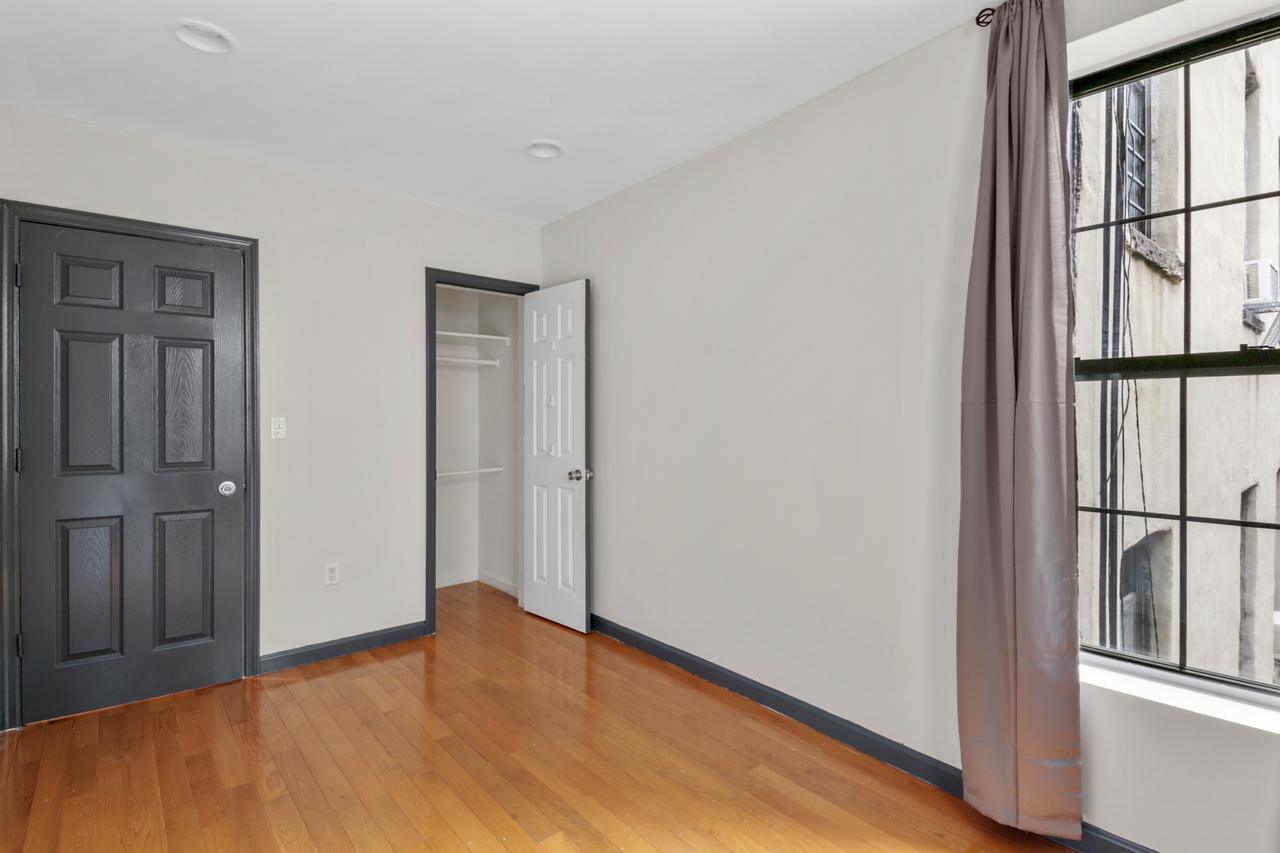  #562: East Village - Queen Bedroom B  -  #562: East Village  - Gallery -  3