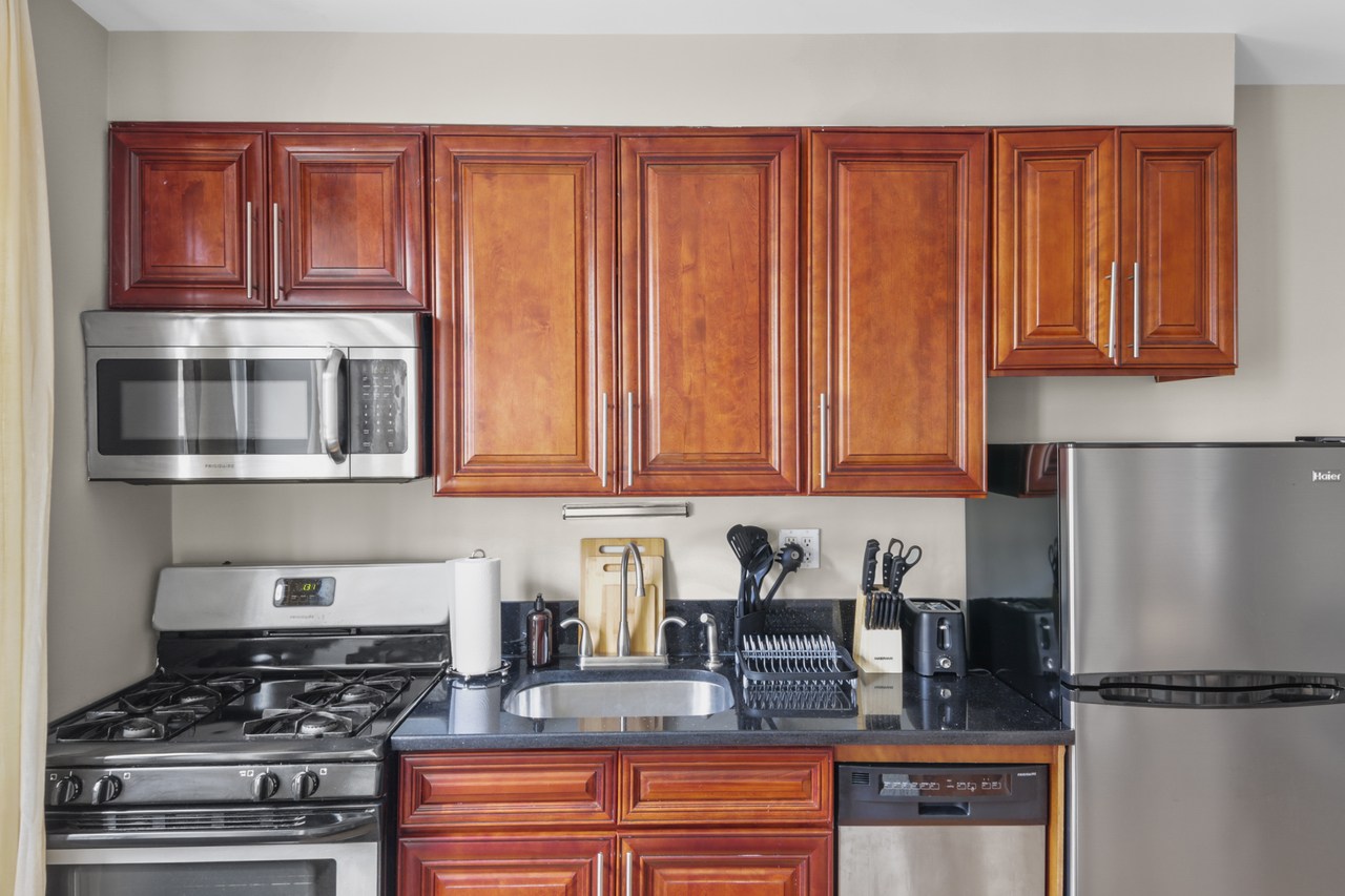  #562: East Village - Queen Bedroom B  -  #562: East Village  - Gallery -  12