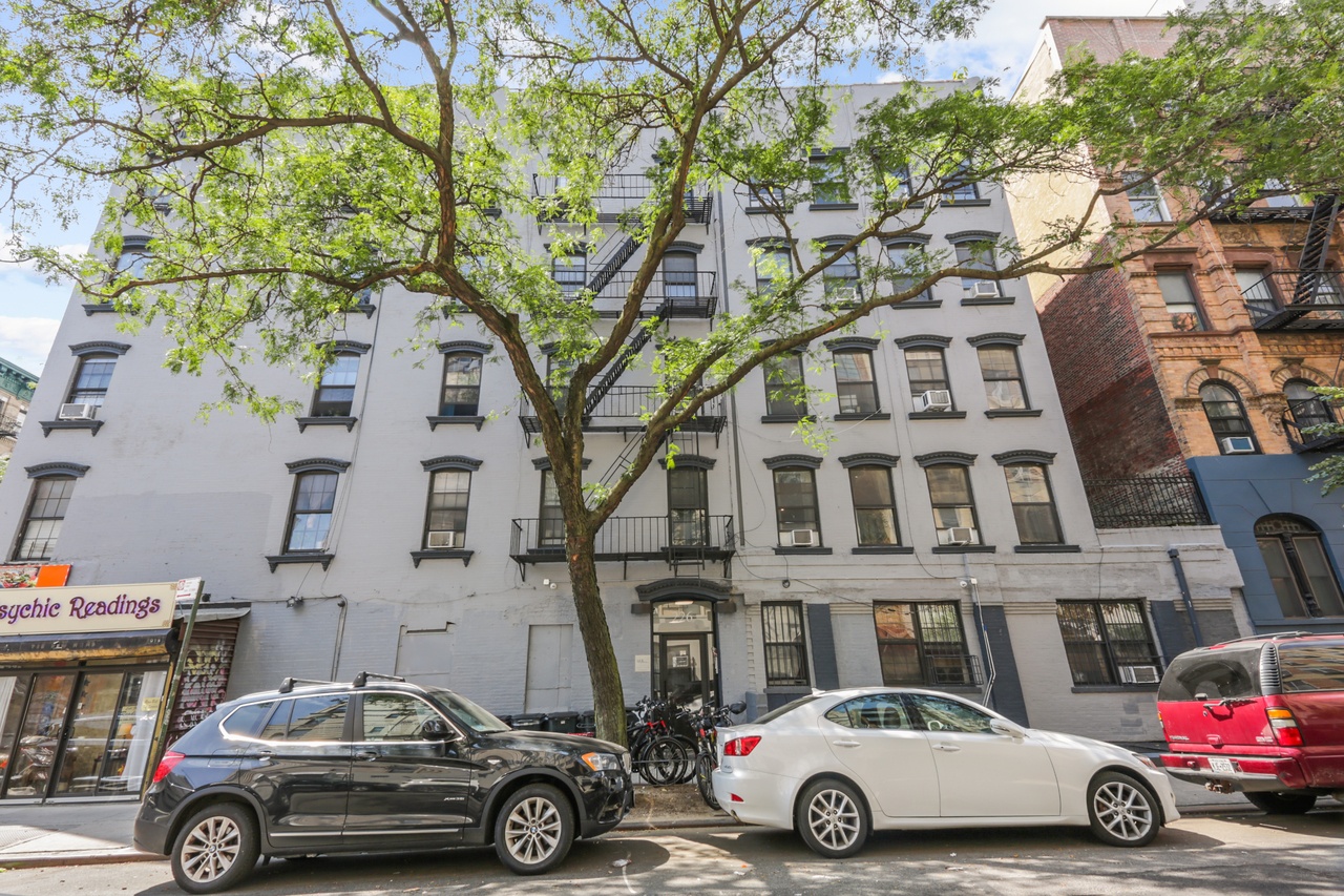  #562: East Village - Queen Bedroom B  -  #562: East Village  - Gallery -  16