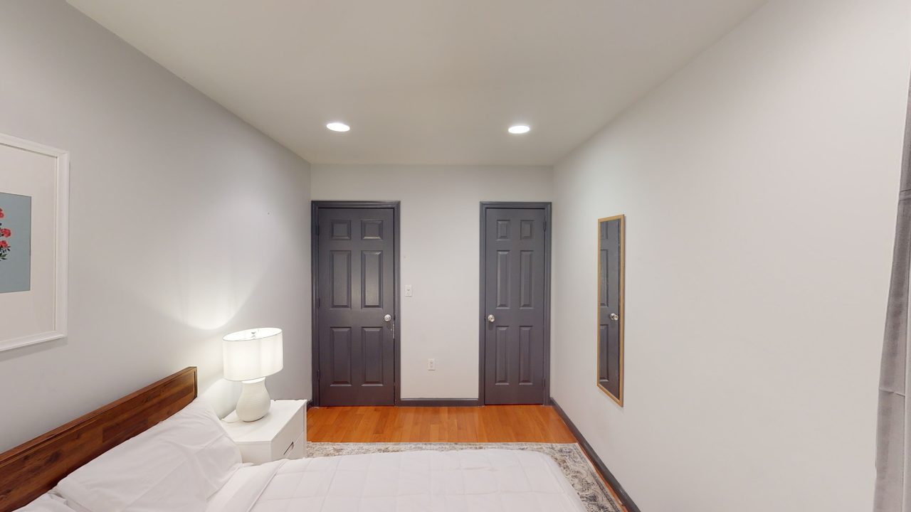  #562: East Village - Queen Bedroom B  -  #562: East Village  - Gallery -  4