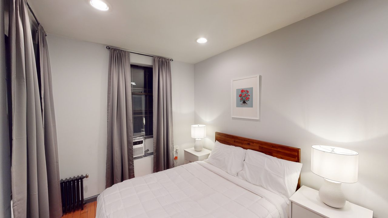  #562: East Village - Queen Bedroom B  -  #562: East Village  - Gallery -  2