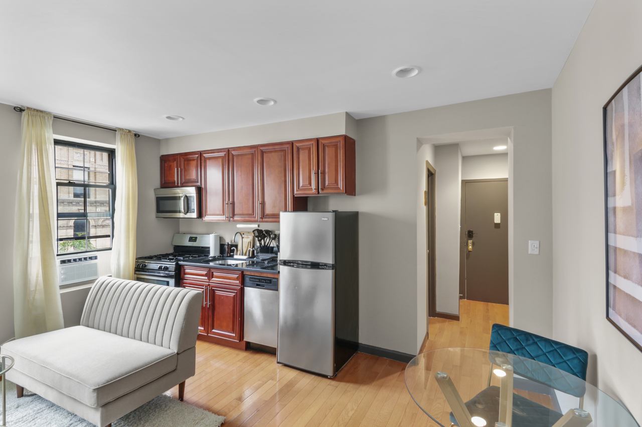 #562: East Village - Full Bedroom C - #562: East Village - Gallery - 3