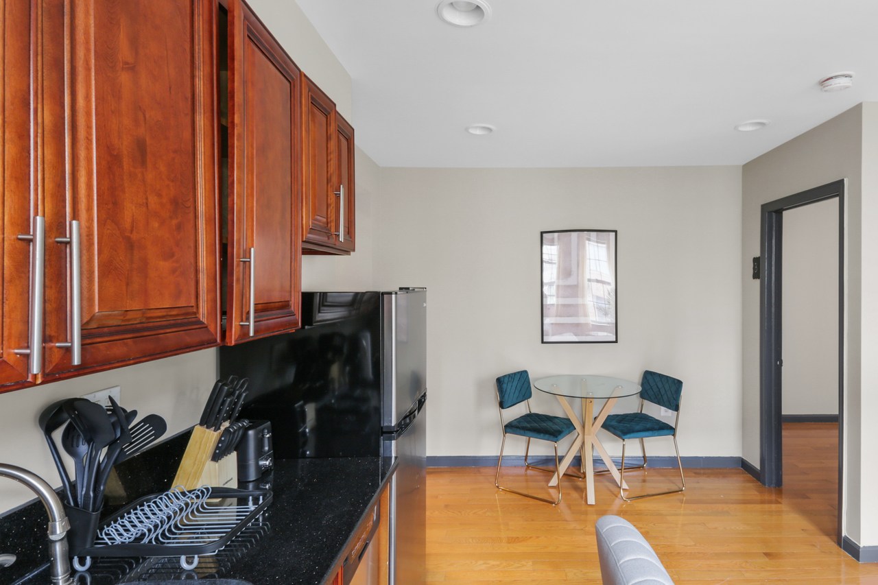  #562: East Village - Queen Bedroom A  -  #562: East Village  - Gallery -  10