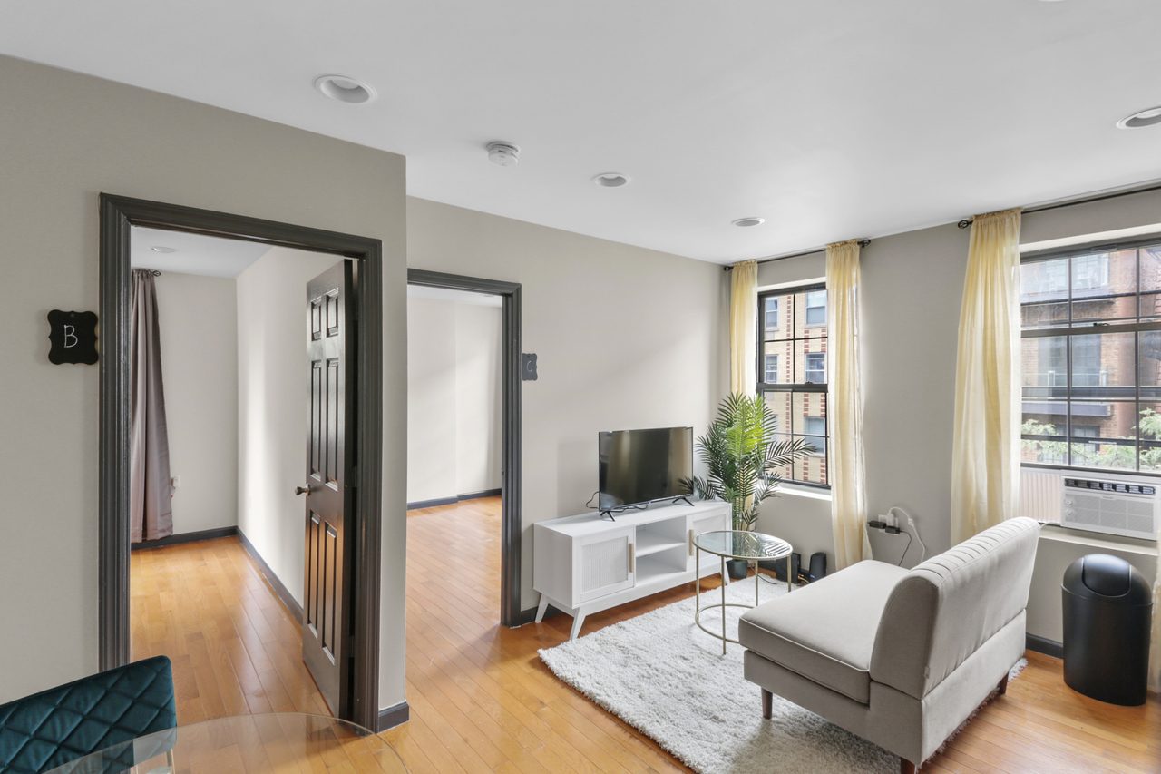  #562: East Village - Queen Bedroom A  -  #562: East Village  - Gallery -  1