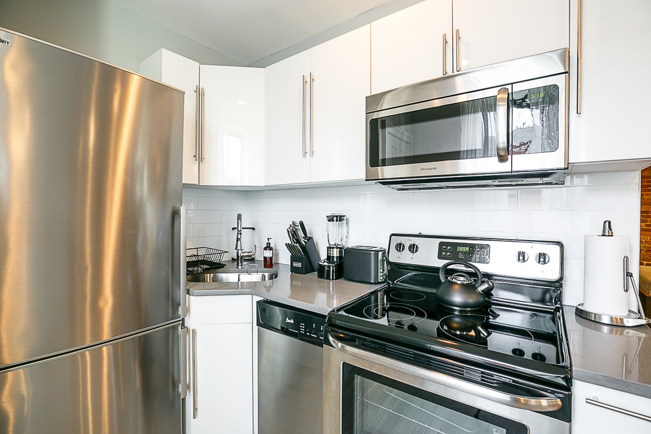 #199: Upper West Side - Queen Bedroom B - 5