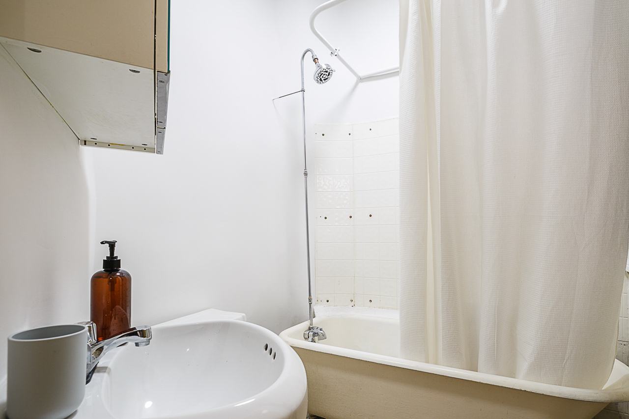  #188: Hell's Kitchen - Twin Bedroom 5D  -  #188: Hell's Kitchen  - Gallery -  7