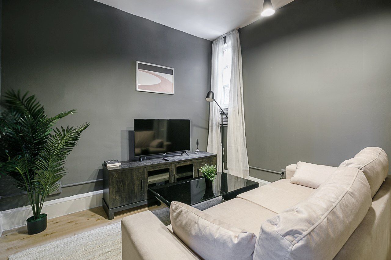  #188: Hell's Kitchen - Twin Bedroom 5D  -  #188: Hell's Kitchen  - Gallery -  3