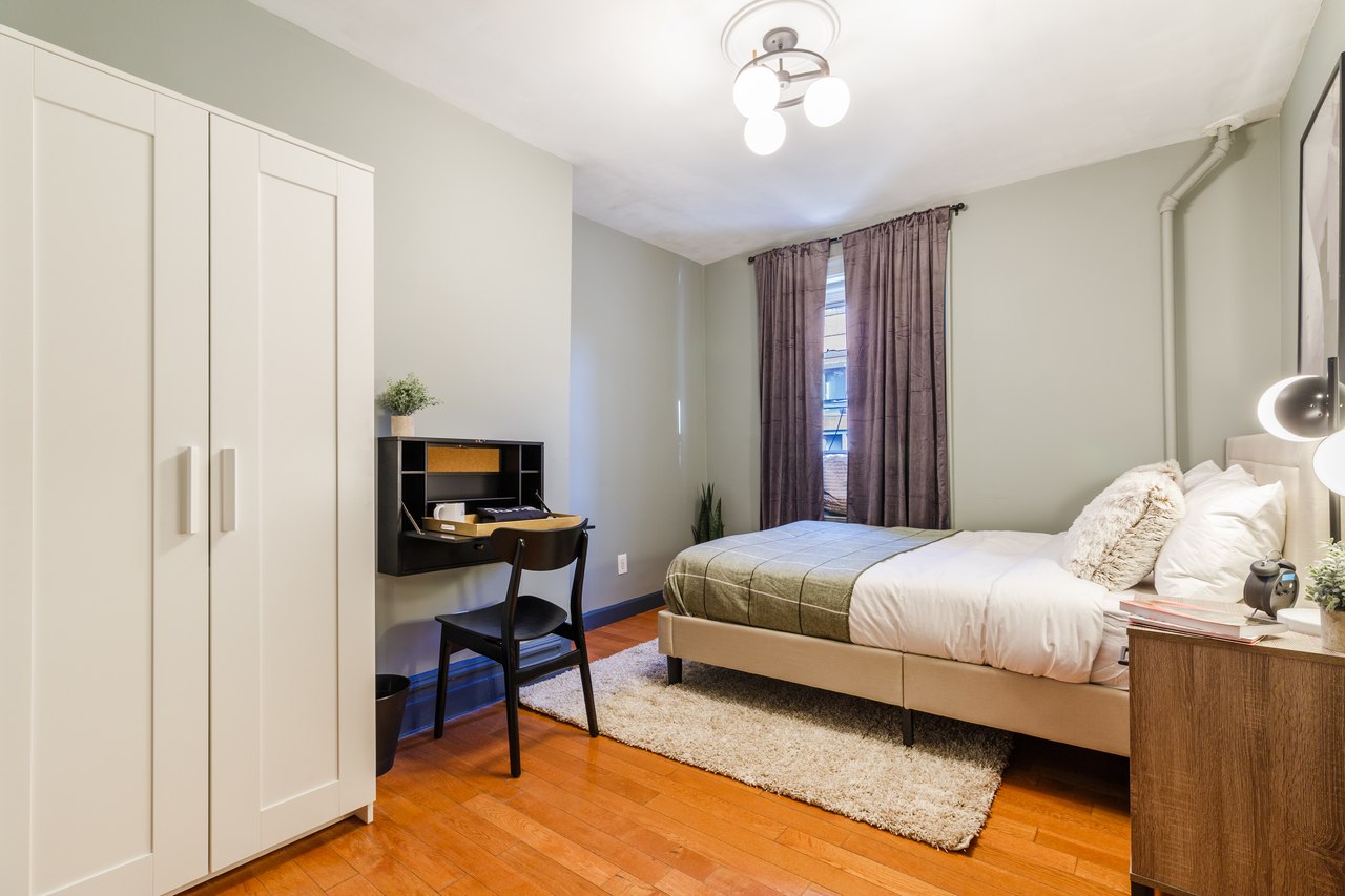  #258: Chelsea - Queen Bedroom C  -  #258: Chelsea  - Gallery -  1