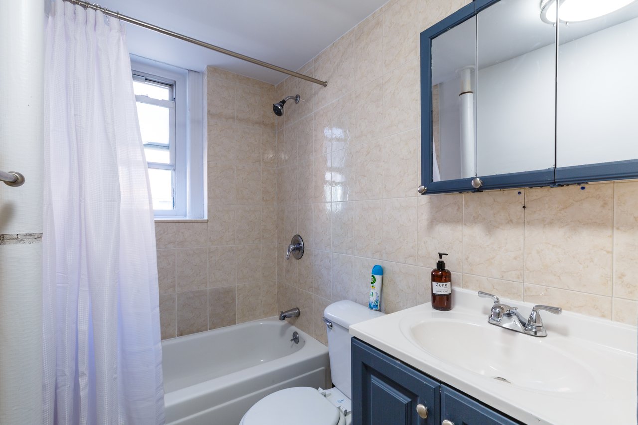 #258: Chelsea - Twin Bedroom A - #258: Chelsea - Gallery - 3