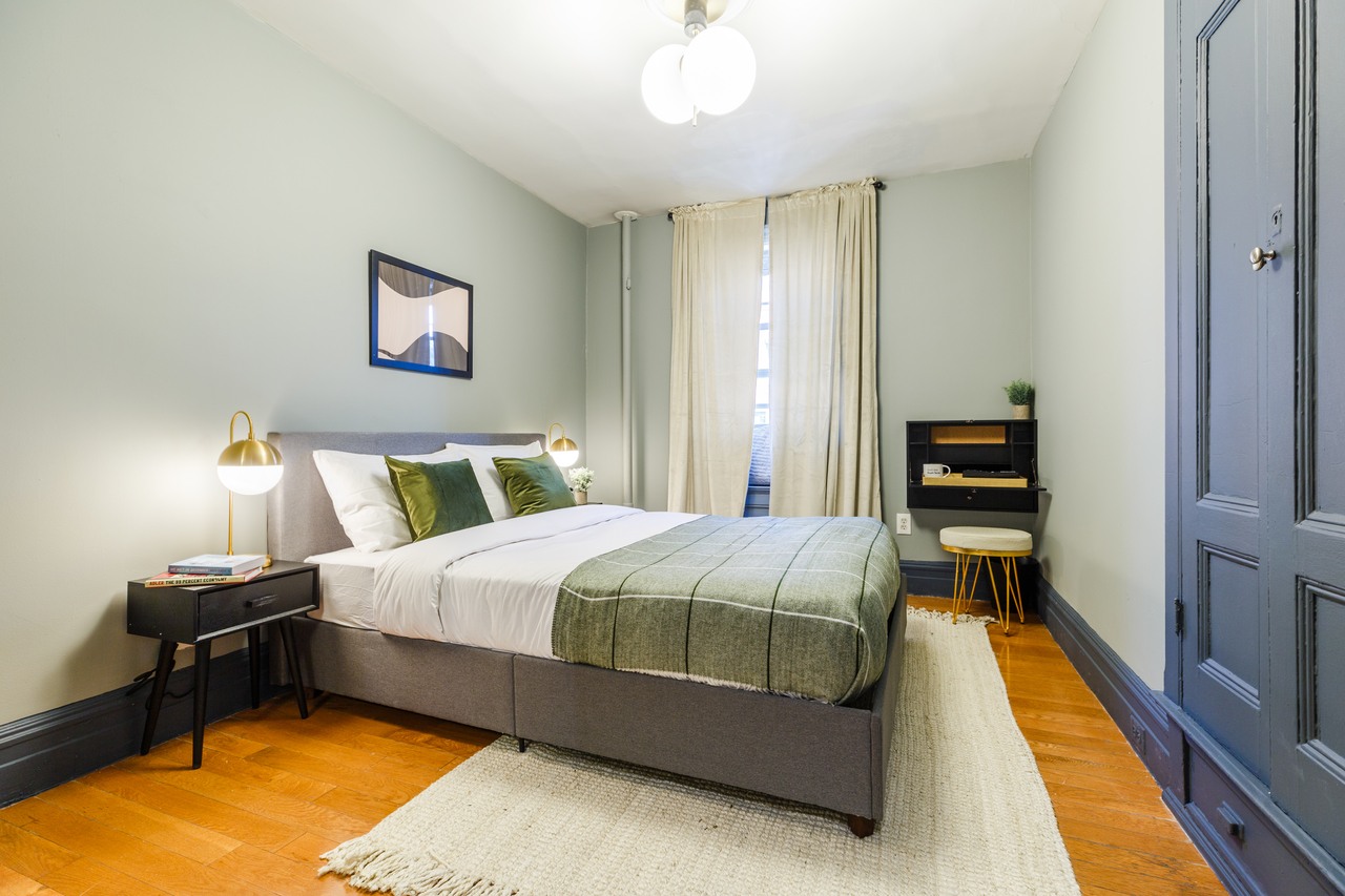  #258: Chelsea - Queen Bedroom B  -  #258: Chelsea  - Gallery -  1