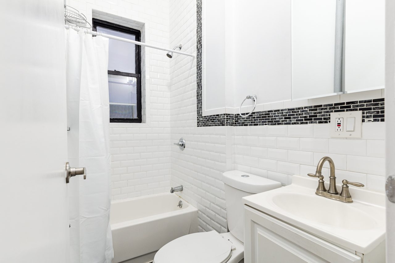  #1683: Hamilton Heights - Full Bedroom D  -  #1683: Hamilton Heights  - Gallery -  1