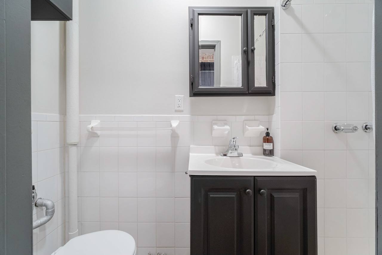  #253: Chelsea - 1 Bedroom (Queen)  -  #253: Chelsea  - Gallery -  6