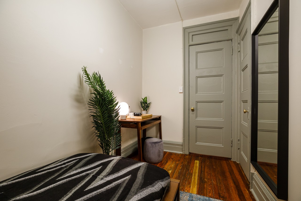  #231: Chelsea - Twin Bedroom A  -  #231: Chelsea  - Gallery -  2
