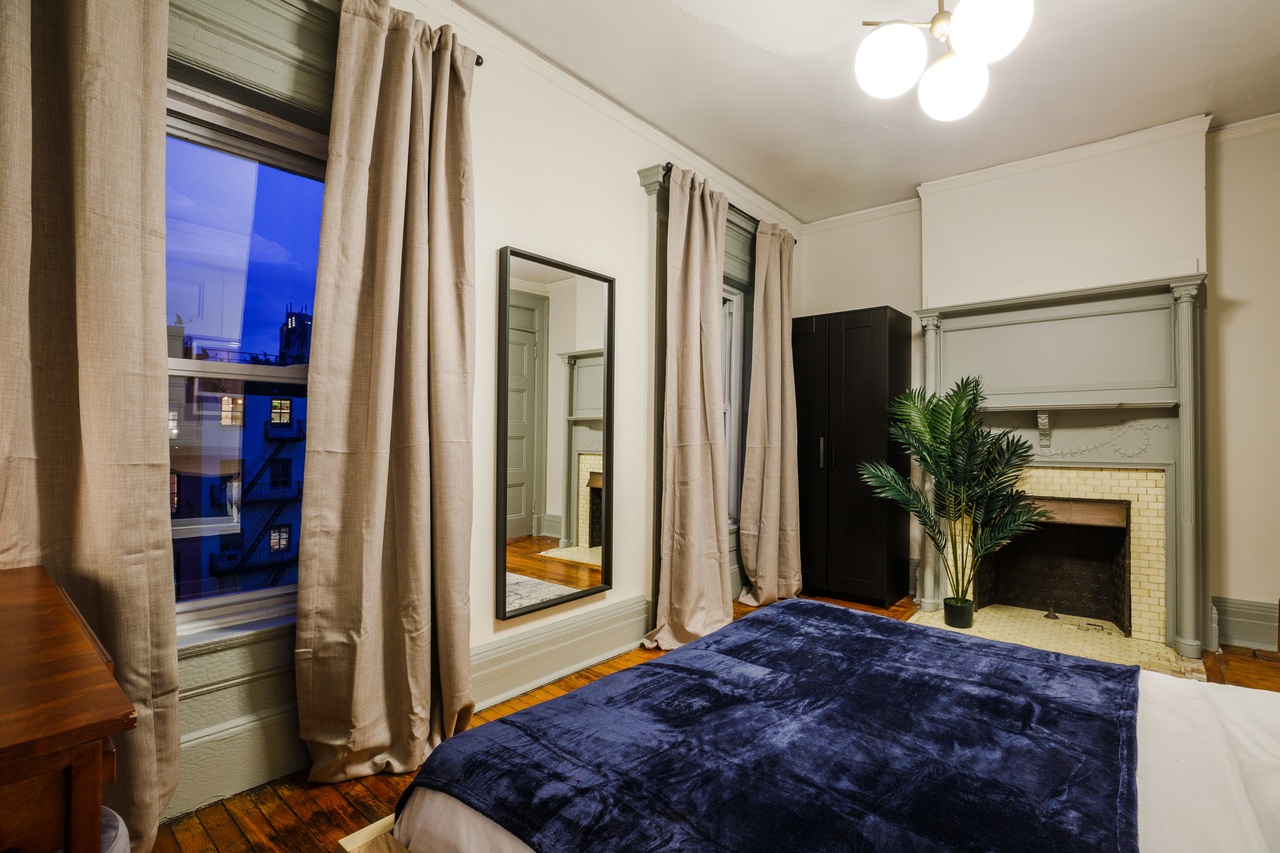 #231: Chelsea - Queen Bedroom D - #231: Chelsea - Gallery - 2