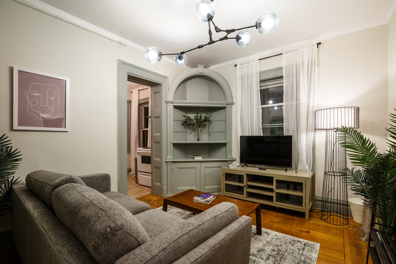 #231: Chelsea - Twin Bedroom A - #231: Chelsea - Gallery - 4