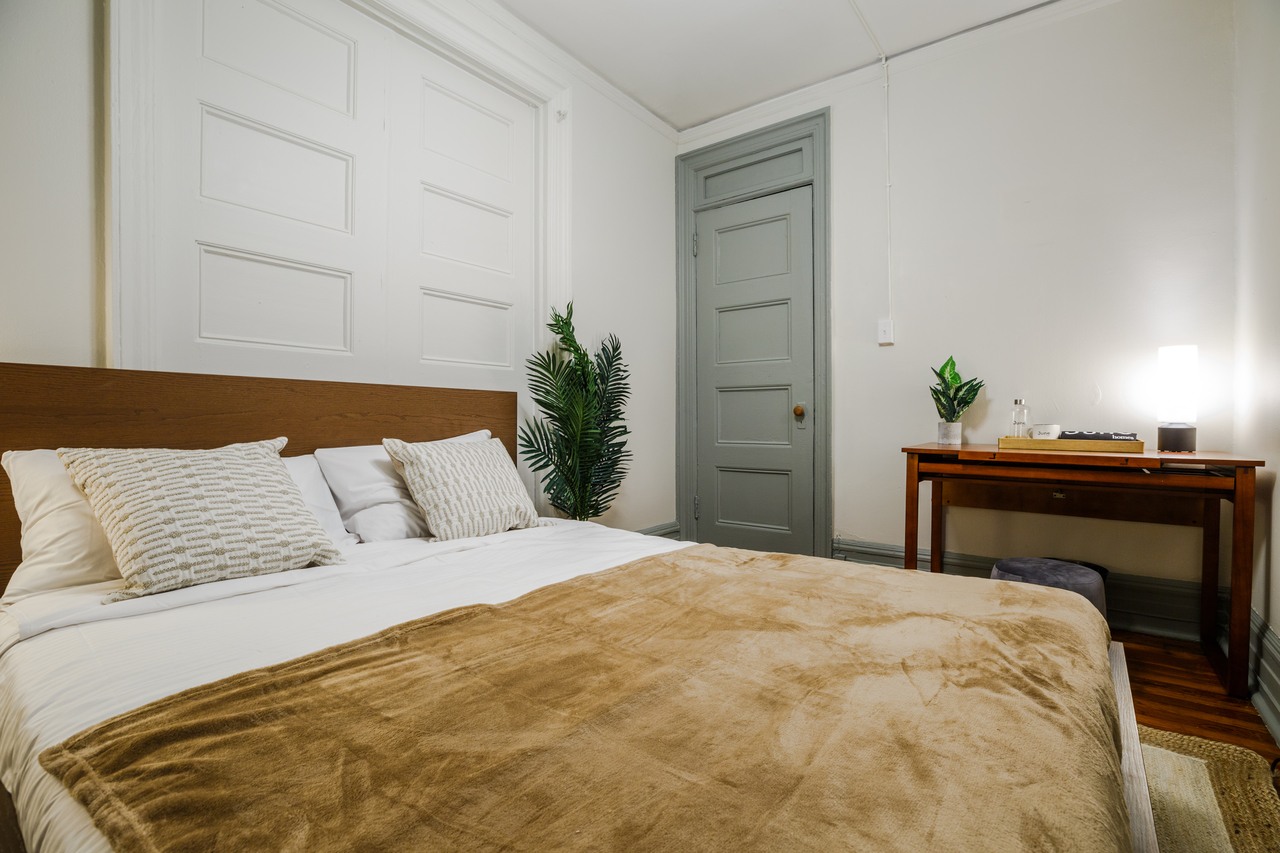 #231: Chelsea - Queen Bedroom C - #231: Chelsea - Gallery - 2