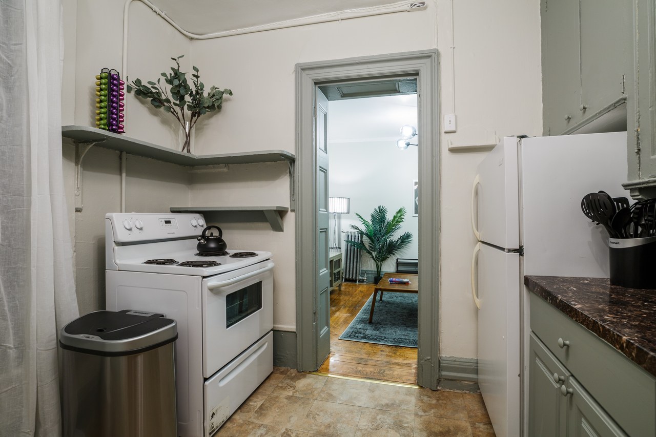  #231: Chelsea - Queen Bedroom B  -  #231: Chelsea  - Gallery -  5