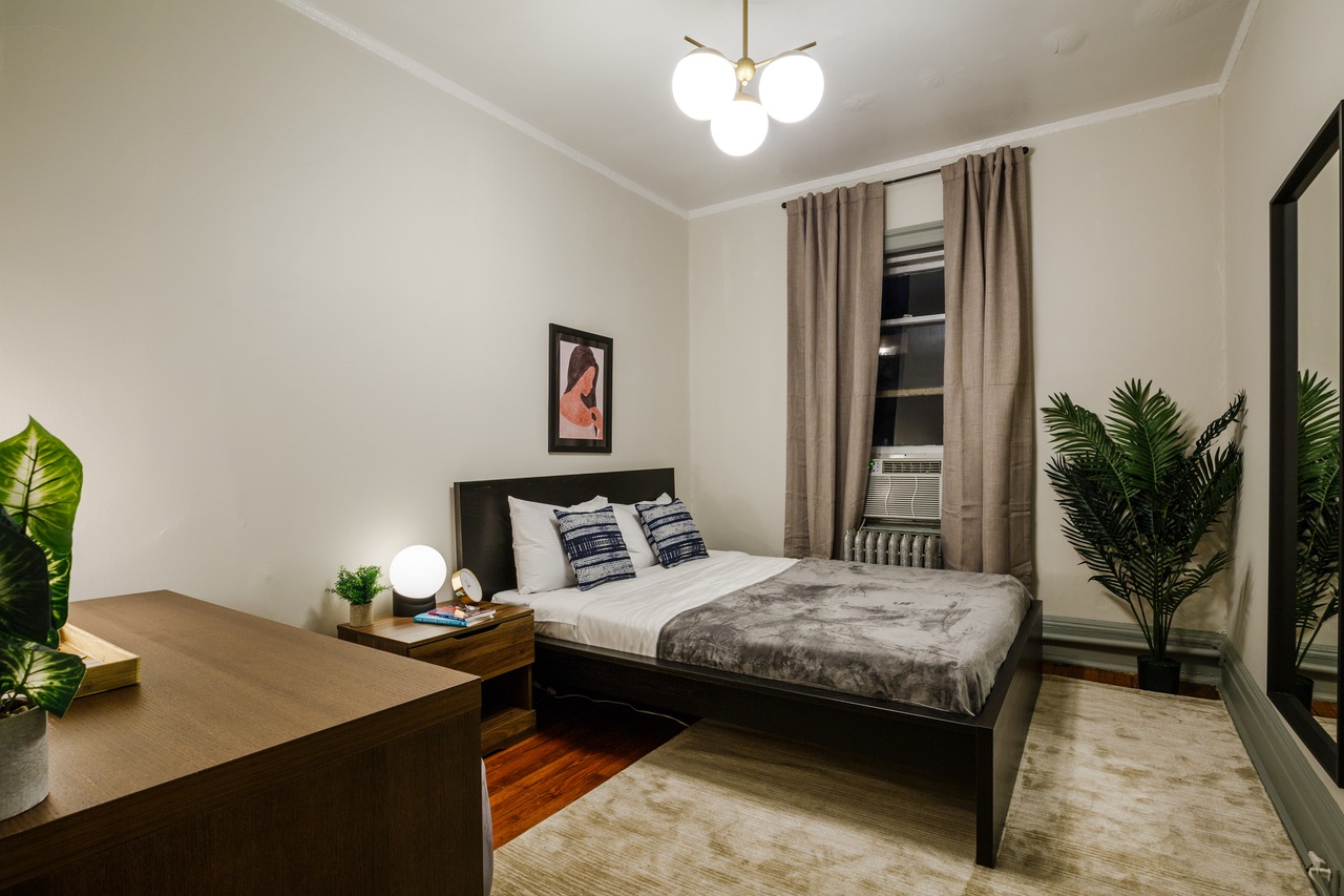  #231: Chelsea - Queen Bedroom B  -  #231: Chelsea  - Gallery -  1