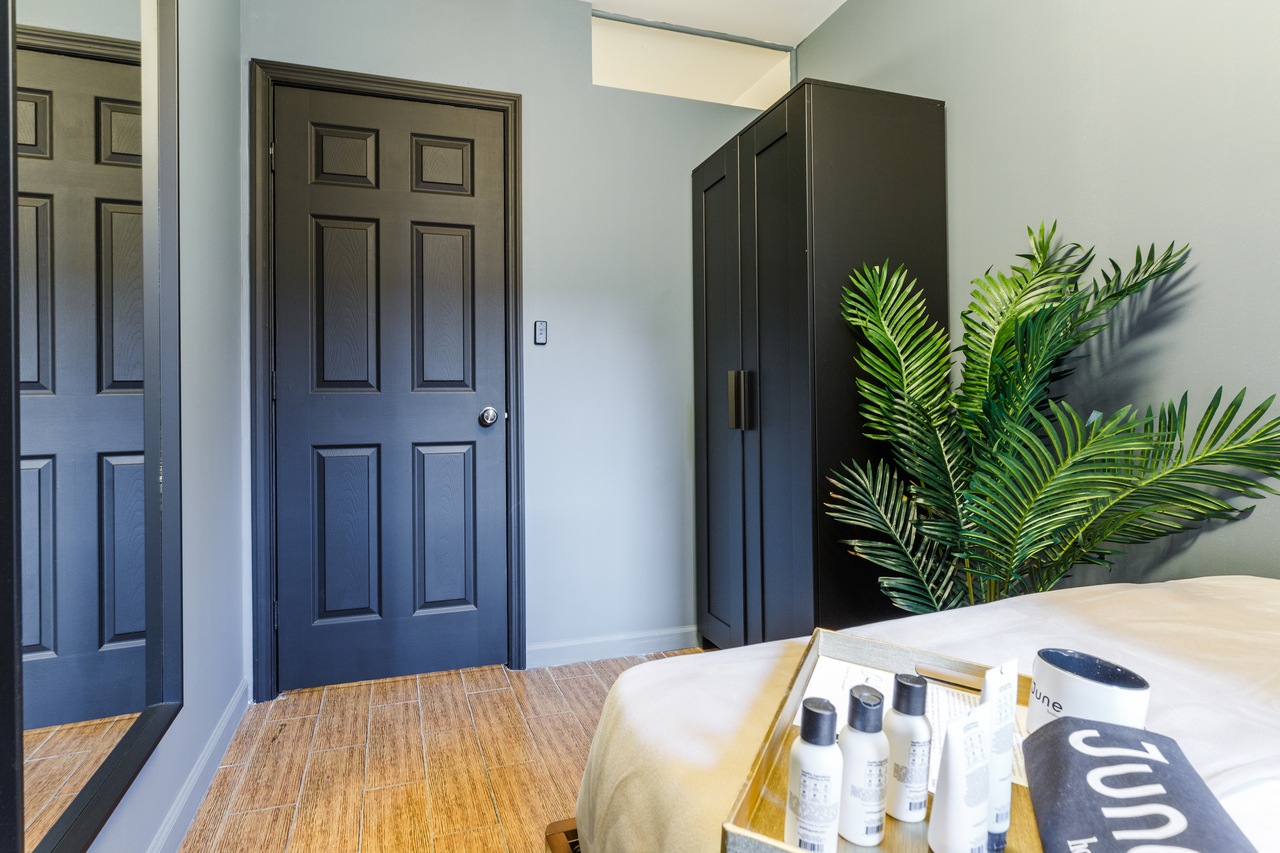  #266: Chinatown - Full Bedroom A  -  #266: Chinatown  - Gallery -  9