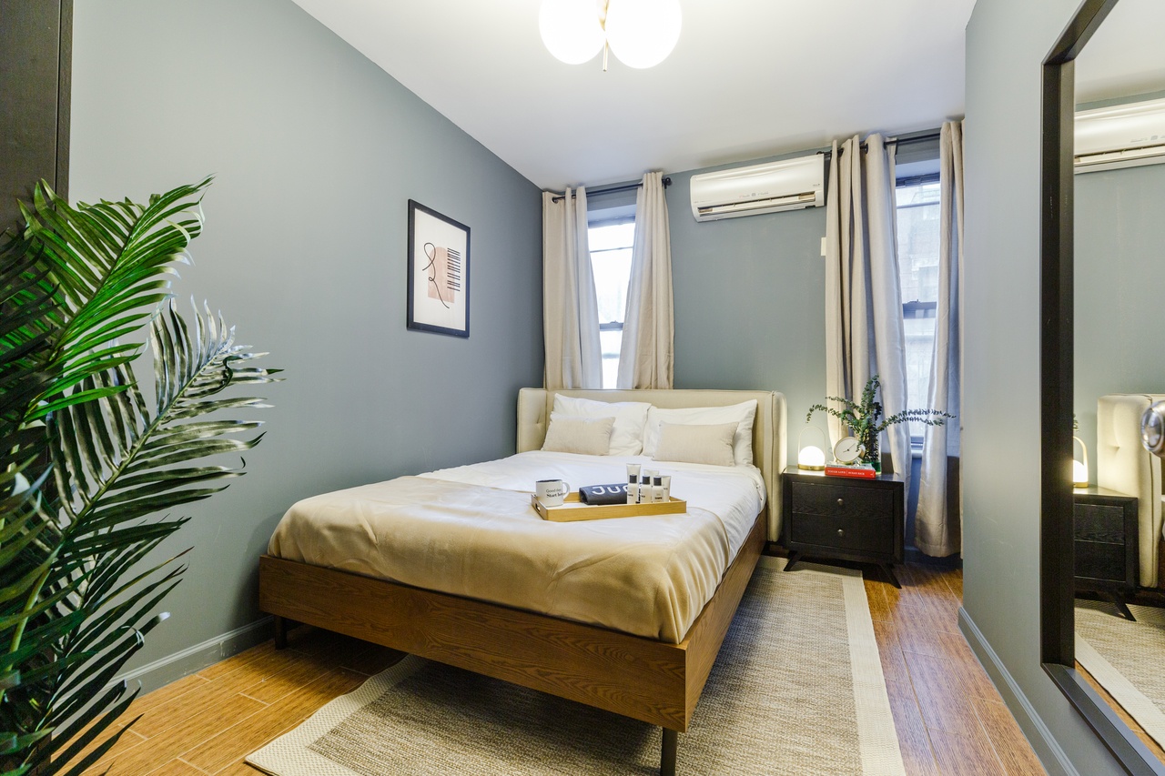  #266: Chinatown - Queen Bedroom B  -  #266: Chinatown  - Gallery -  9
