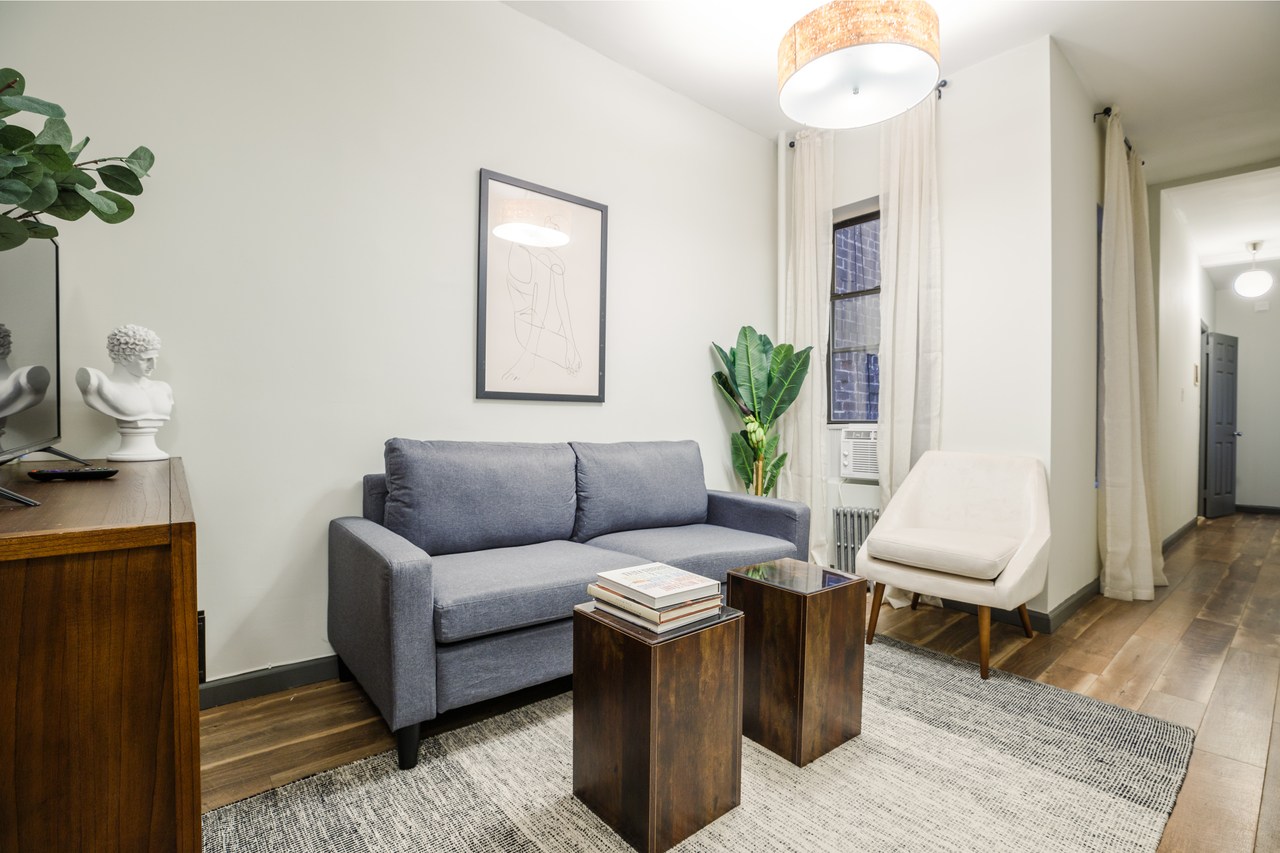 #210: Hell's Kitchen - Full Bedroom A - #210: Hell's Kitchen - Gallery - 6