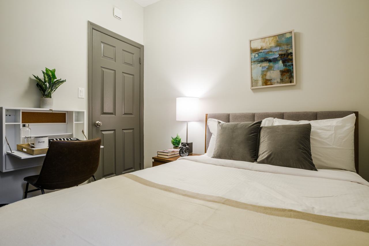 #210: Hell's Kitchen - Full Bedroom A - 8