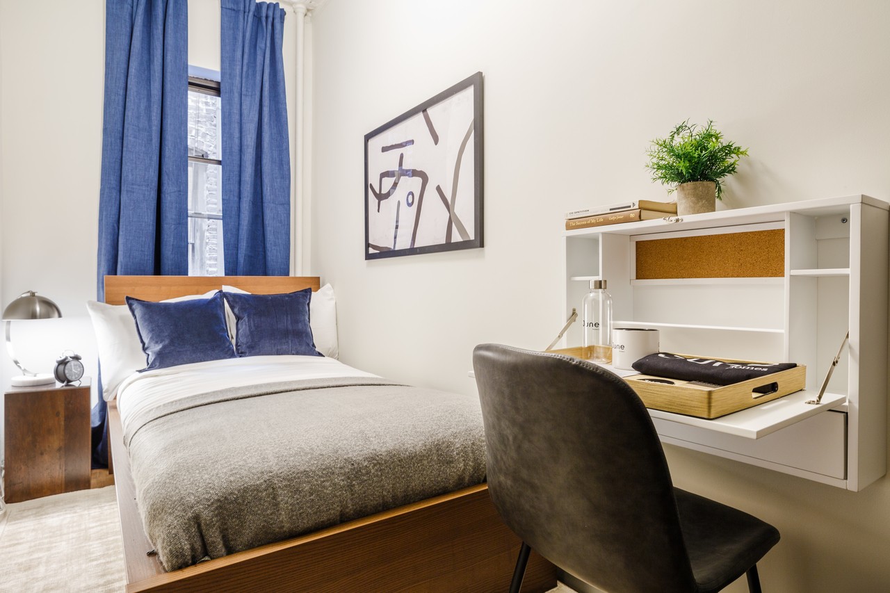 #210: Hell's Kitchen - Twin Bedroom B - 8