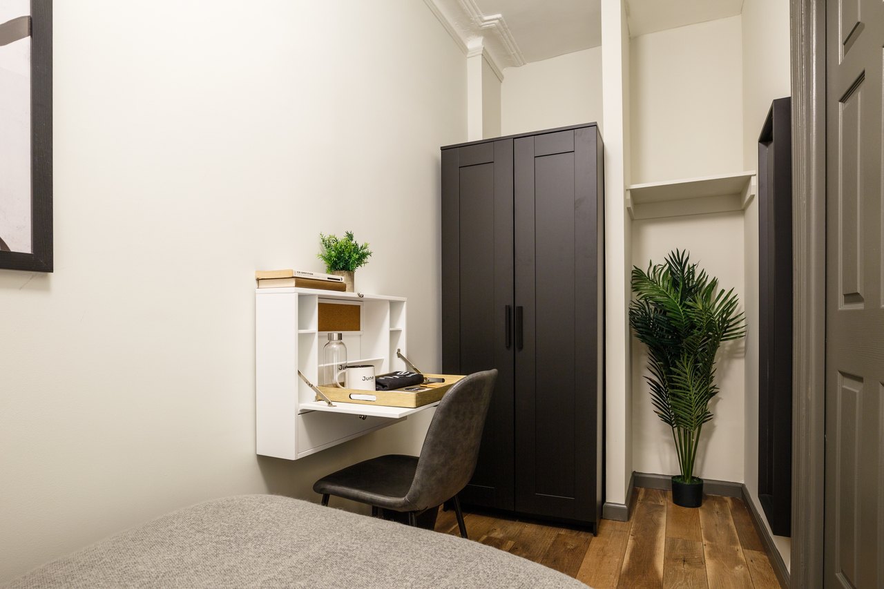 #210: Hell's Kitchen - Twin Bedroom B - 7