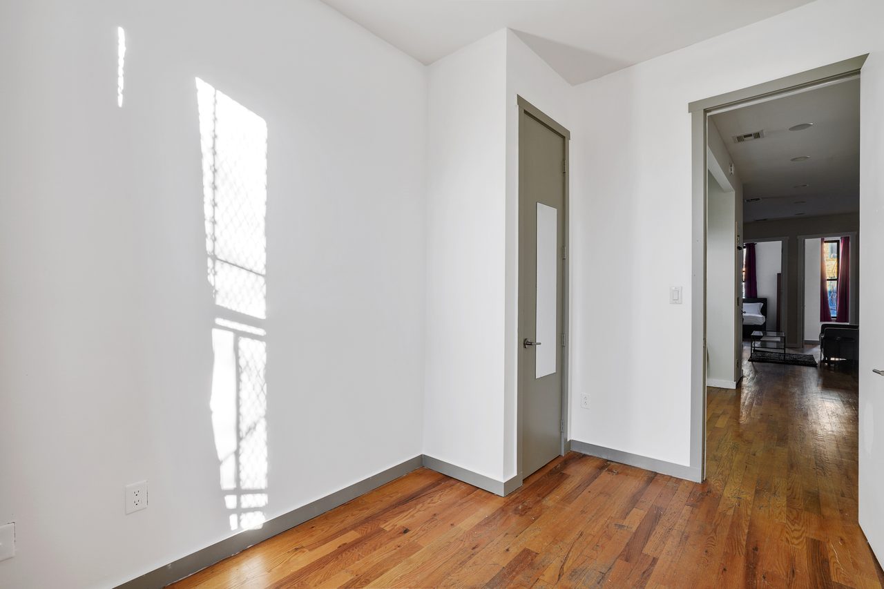 #867: Bedford-Stuyvesant - Queen Bedroom D - 2
