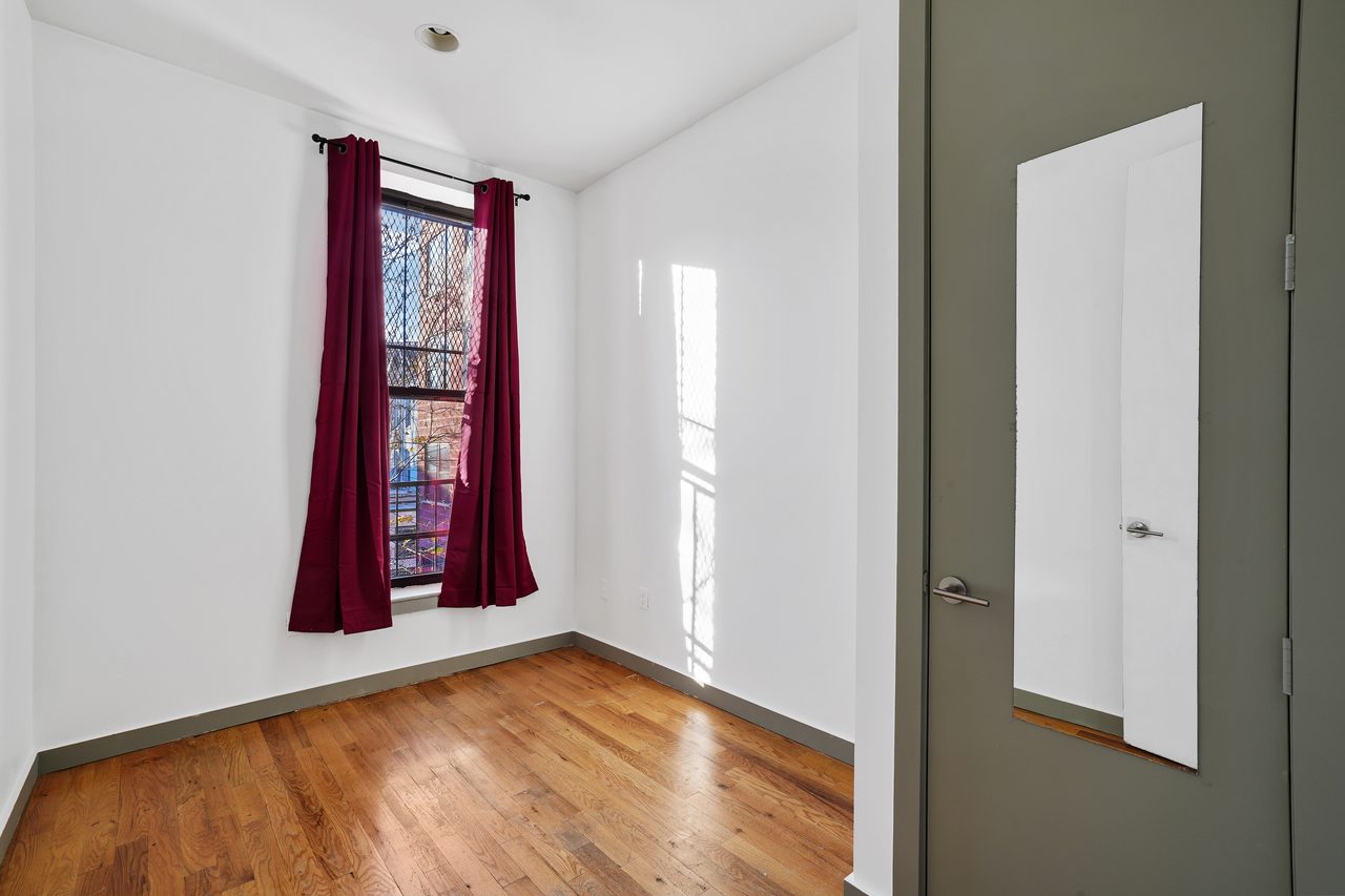 #867: Bedford-Stuyvesant - Queen Bedroom D - 1