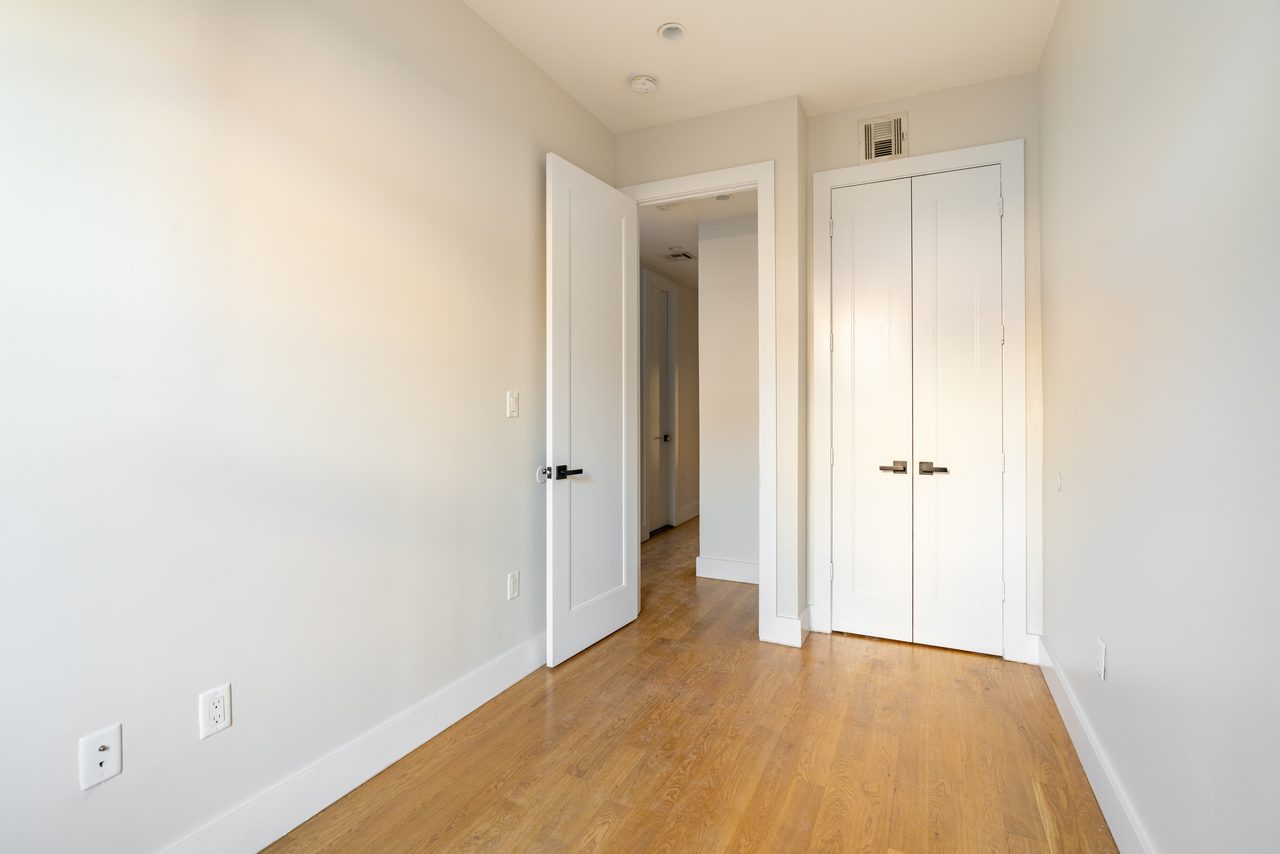 #1090: Central Harlem - Full Bedroom B - 13