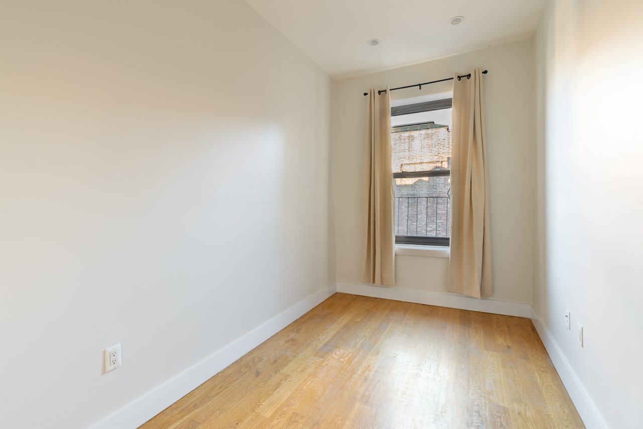 #1090: Central Harlem - Full Bedroom B - 10