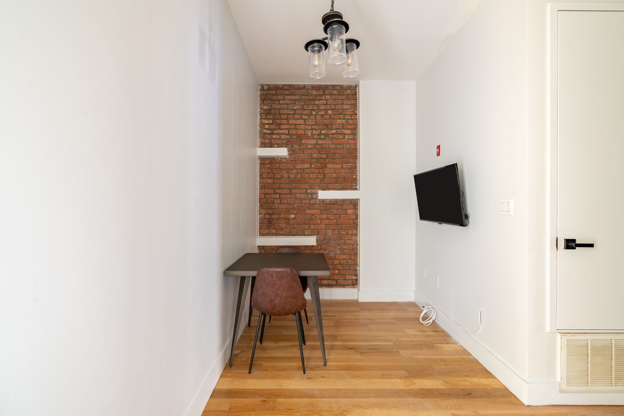 #1090: Central Harlem - Full Bedroom A - 10