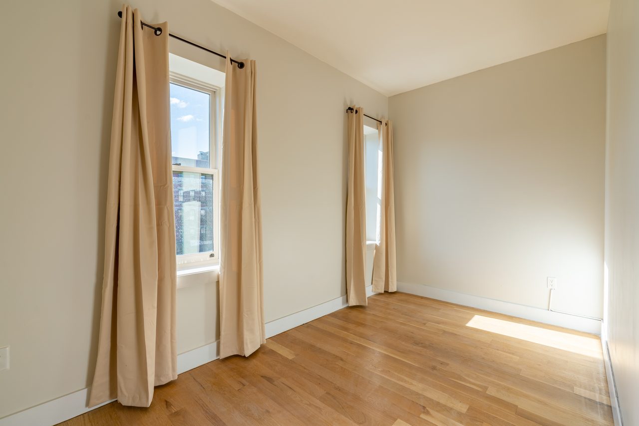 #1090: Central Harlem - Full Bedroom A - 3