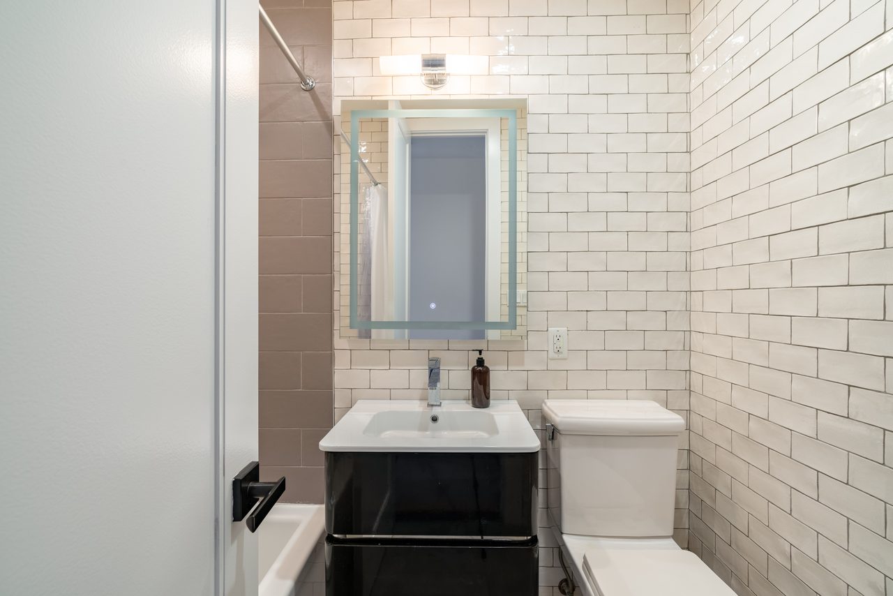 #1090: Central Harlem - Full Bedroom A - 16