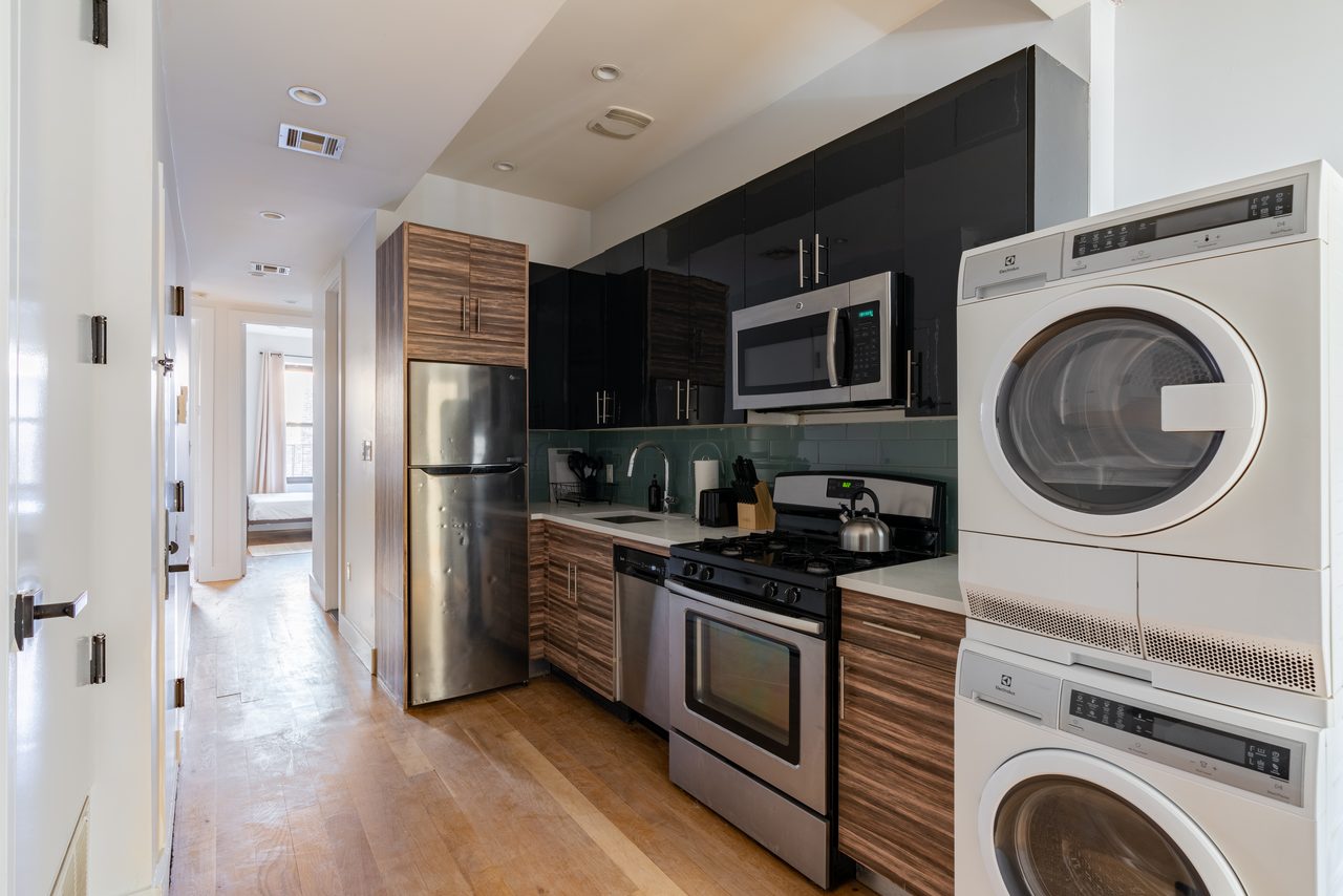 #1090: Central Harlem - Full Bedroom A - 6
