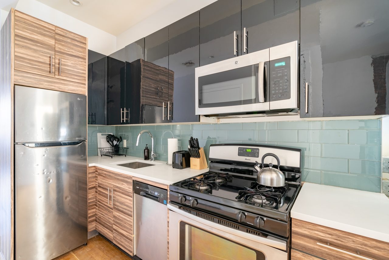 #1090: Central Harlem - Full Bedroom A - 7