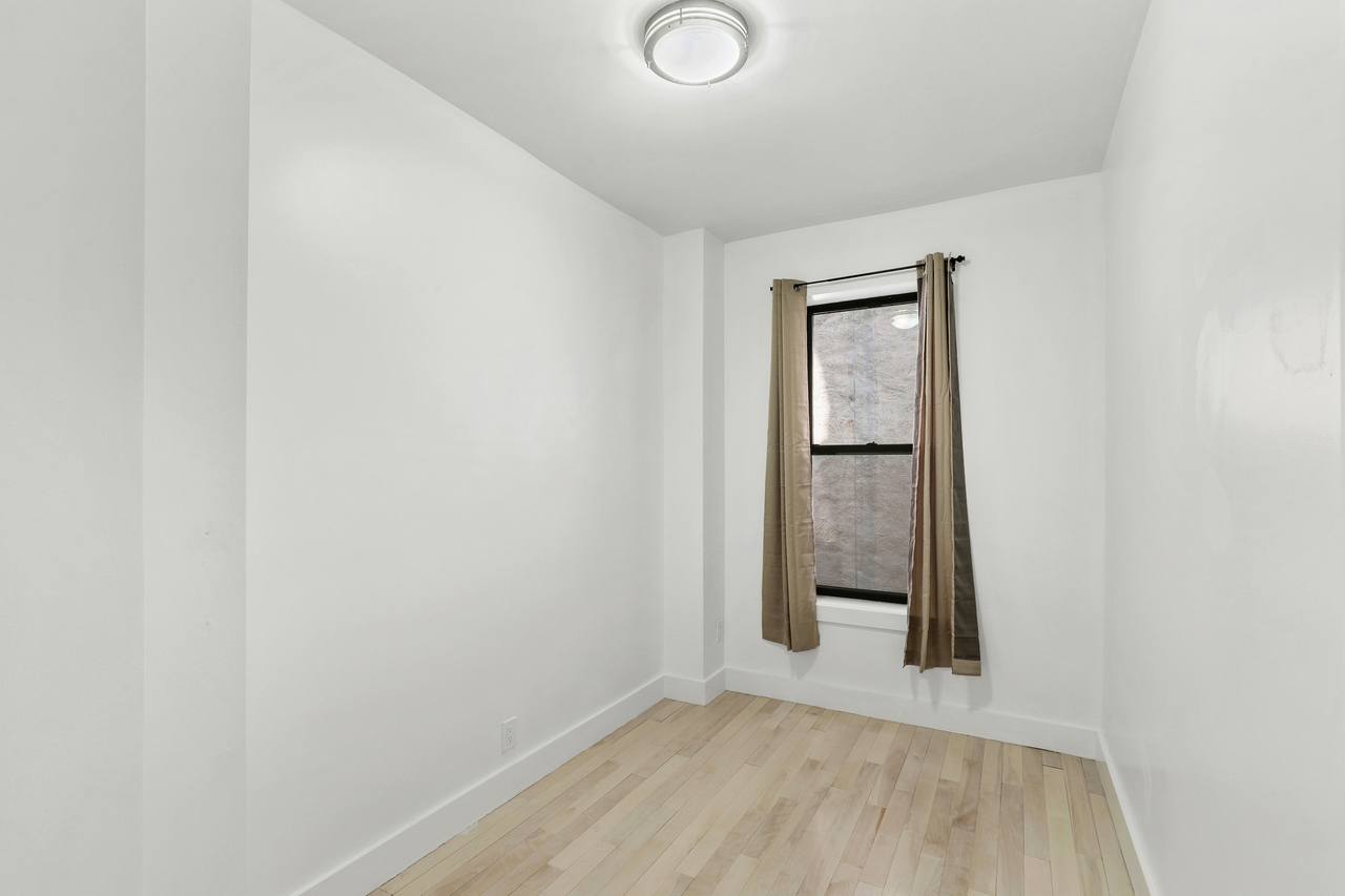  #446: West Harlem - Twin Bedroom A  -  #446: West Harlem  - Gallery -  4