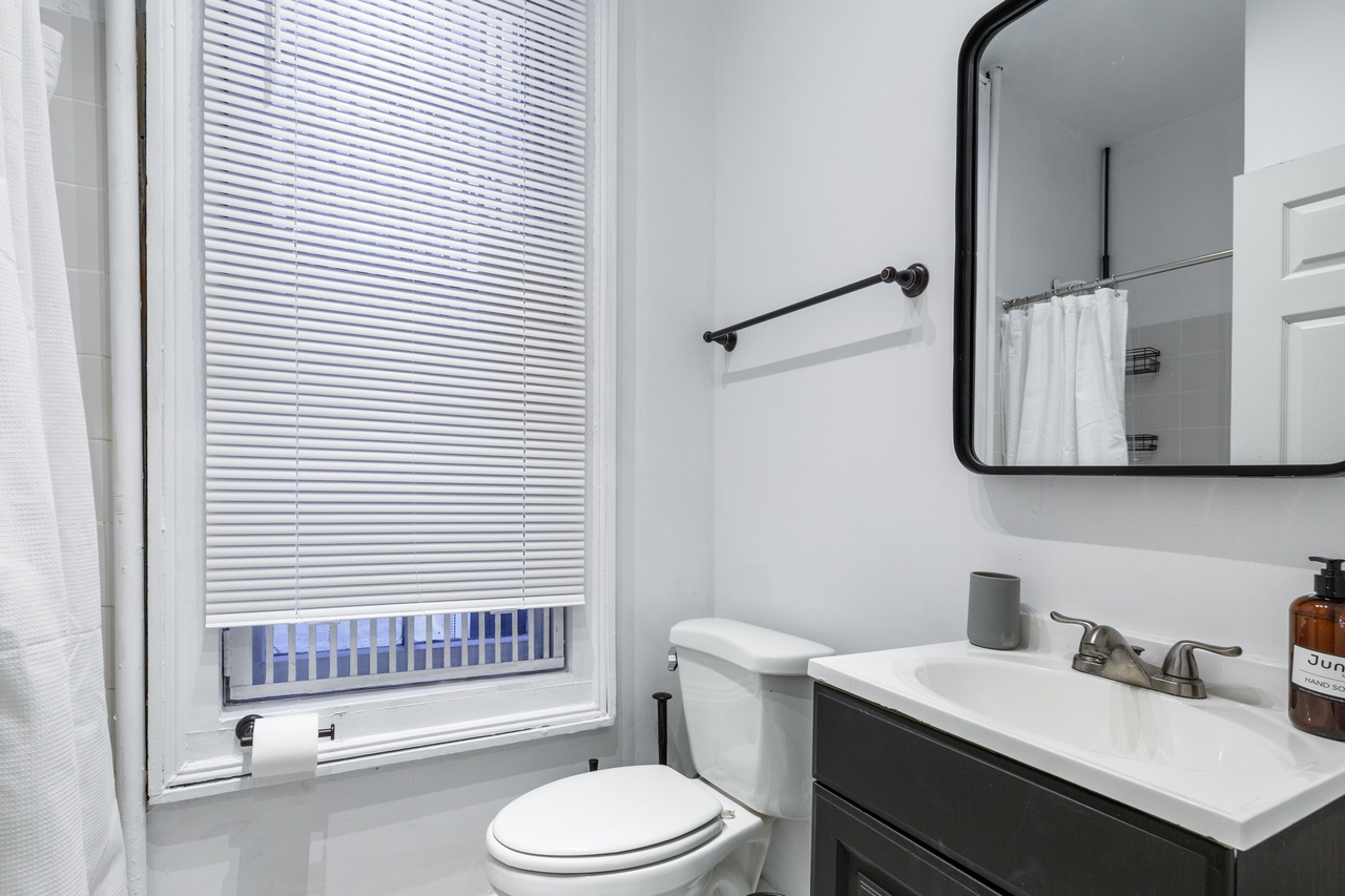 #290: Hell's Kitchen - Twin Bedroom A W/Private Bathroom - #290: Hell's Kitchen - Gallery - 8