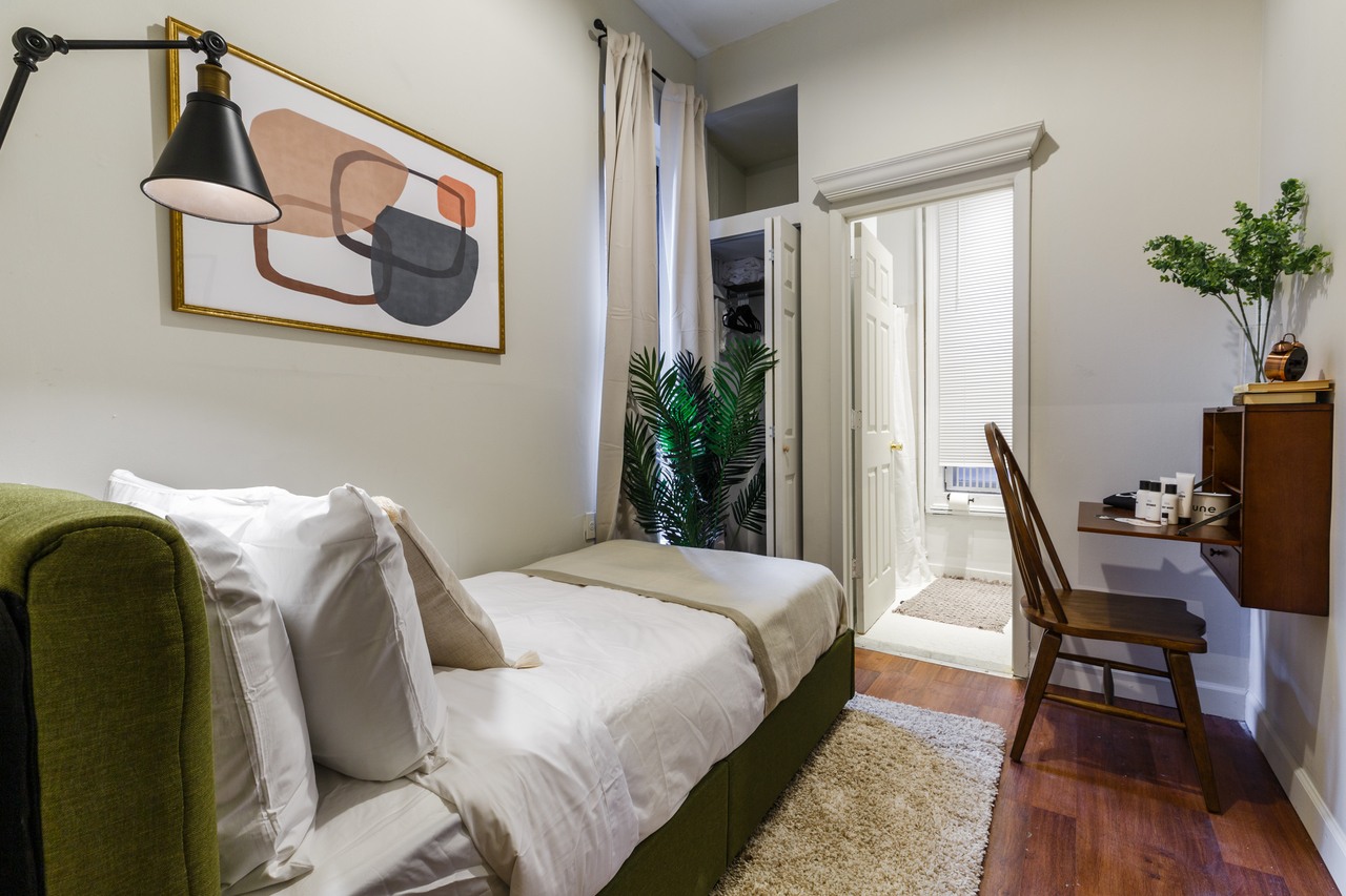 #290: Hell's Kitchen - Twin Bedroom A W/Private Bathroom - #290: Hell's Kitchen - Gallery - 11