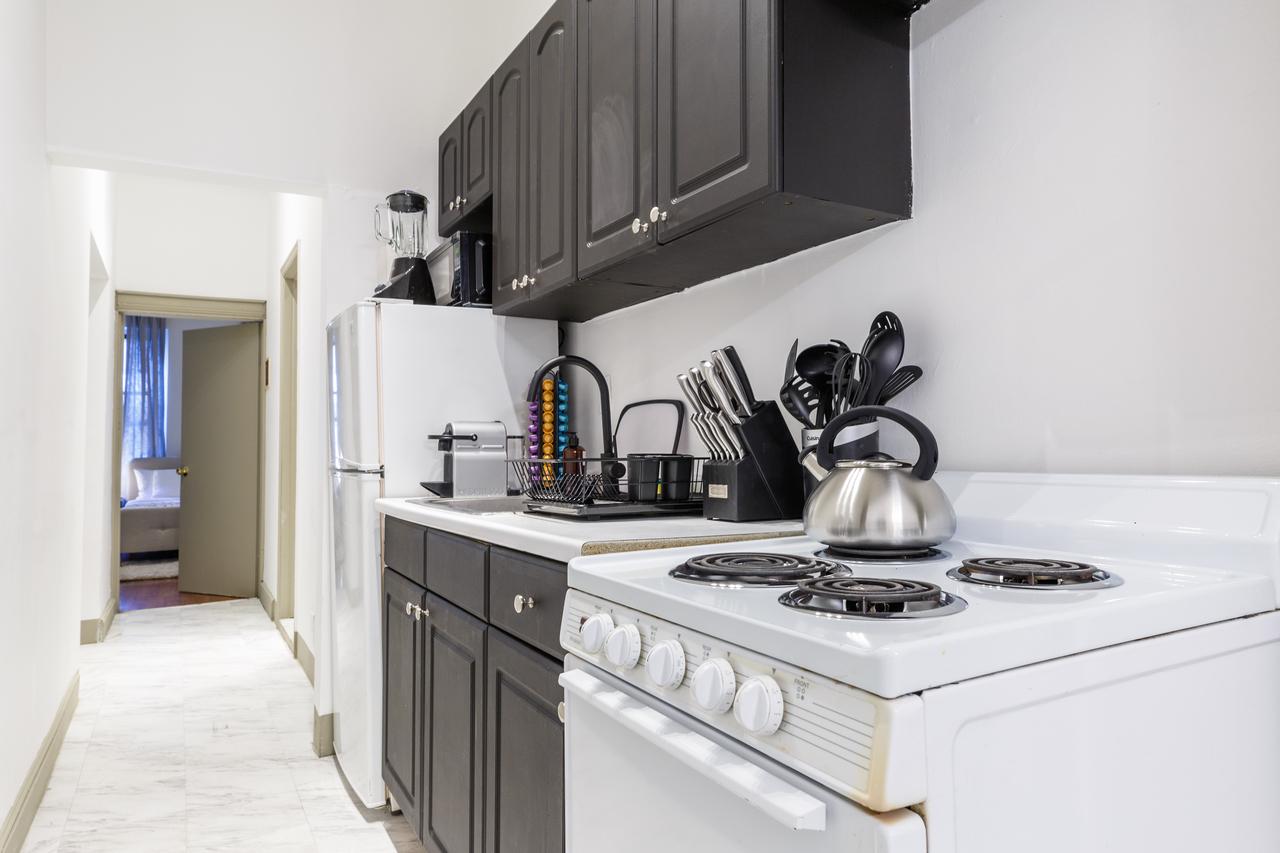  #290: Hell's Kitchen - Queen Bedroom B  -  #290: Hell's Kitchen  - Gallery -  5