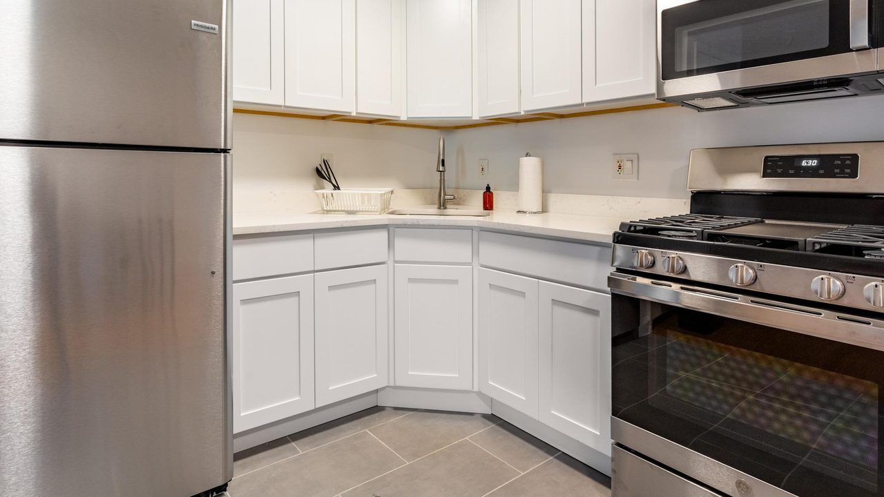  #1648: Flatbush - Queen Bedroom D W/ Private Bathroom  -  #1648: Flatbush  - Gallery -  13