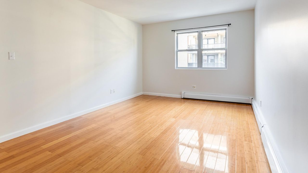 #1648: Flatbush - Queen Bedroom D W/ Private Bathroom - 6